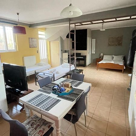 Patras - Independent Studio In Quiet Area Exterior foto